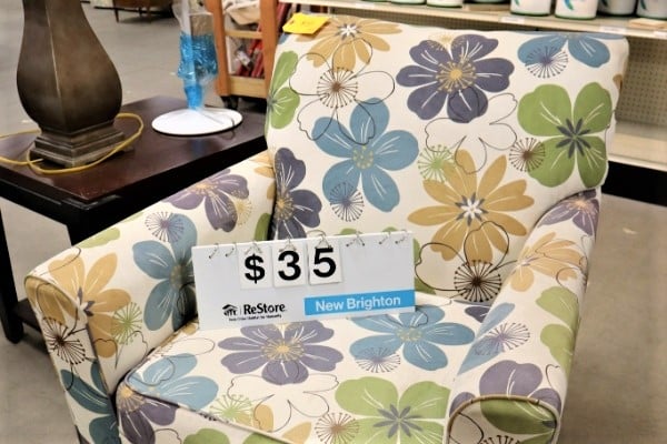 Sofa chair with floral pattern