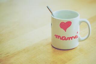 A white mug with "mama" and a heart drawn on it.