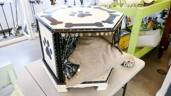 The winning dog bed, octagonal and painted with pawprints and bones.