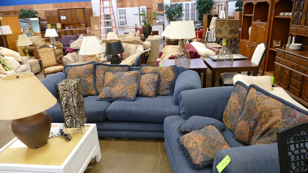 places that will take furniture and mattress donations