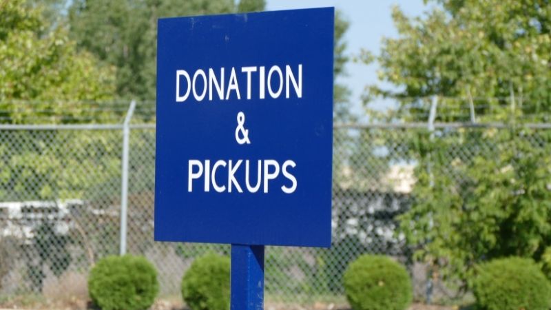 Donation & Pickups sign.